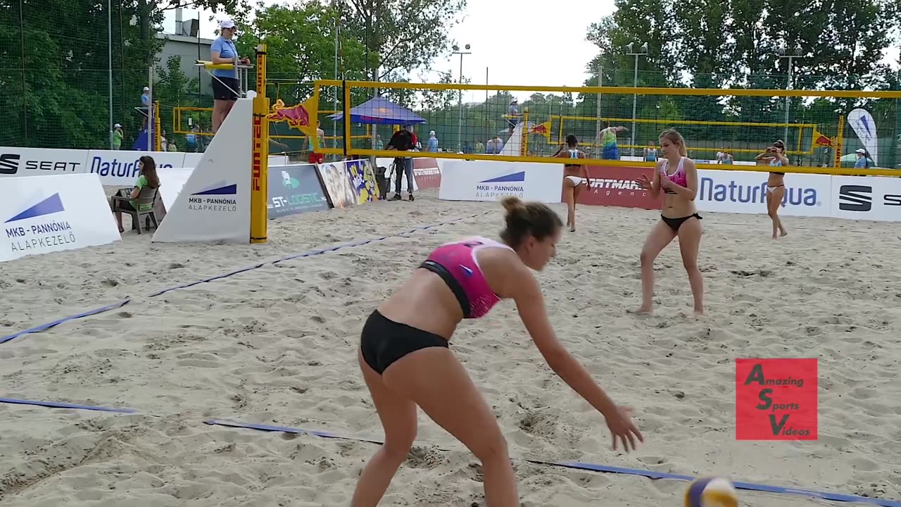 Beach Volleyball Girls Great Winning Balls