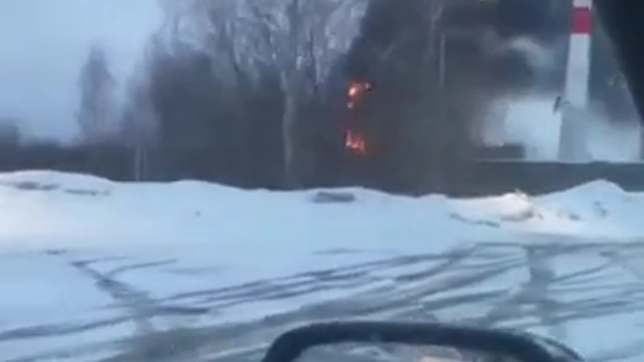 Nizhny Novgorod, Lukoil refinery burning after being hit by a UA drone