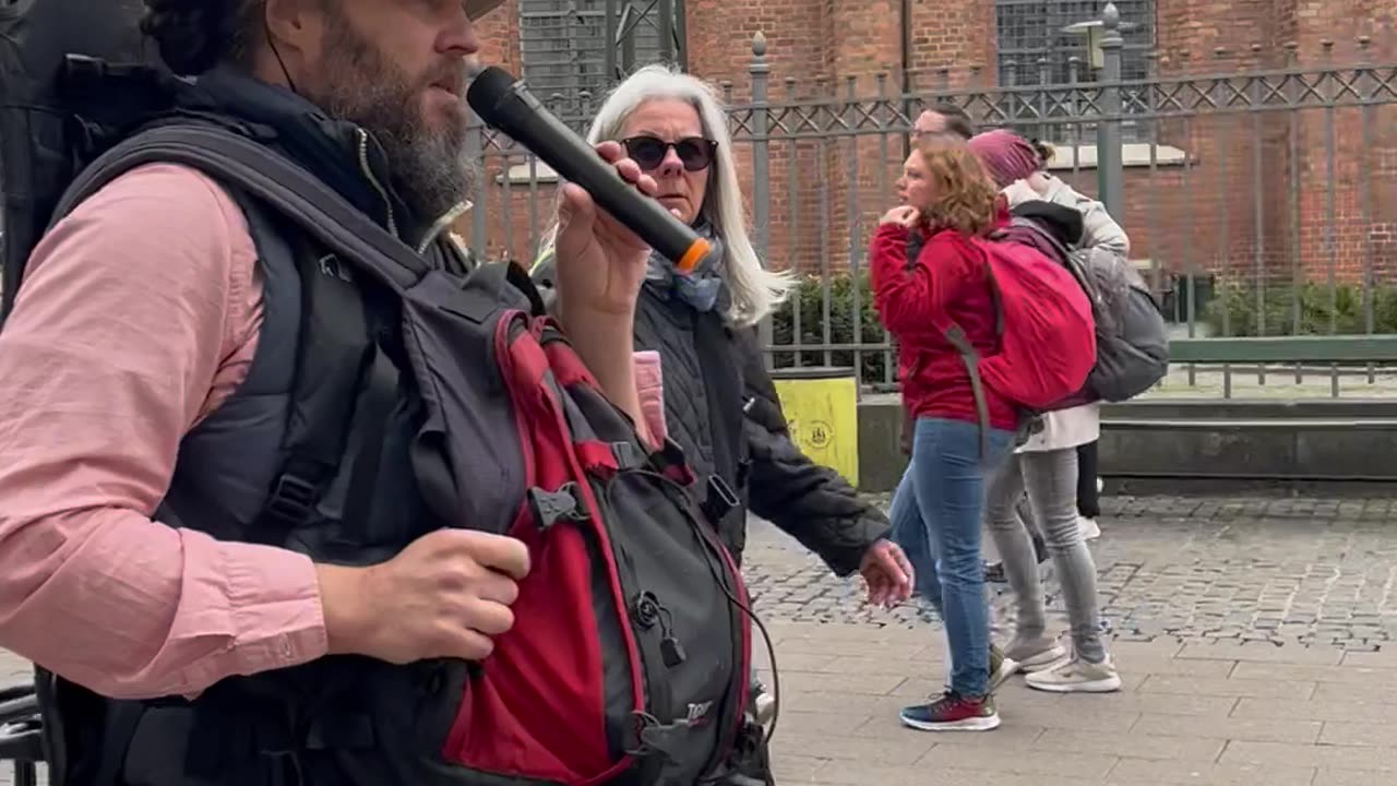 Stop WHO! oplysningsdemonstration på Strøget i København