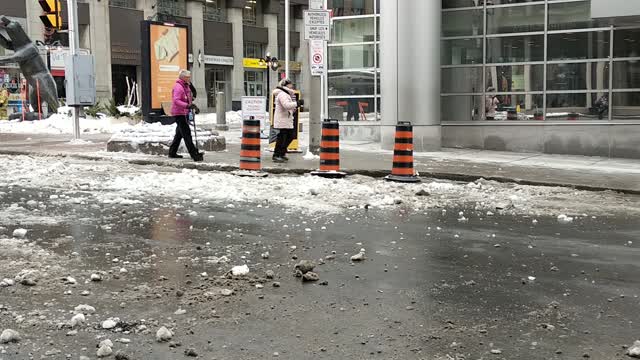 How HORRIBLE!: We're Shovelling Snow