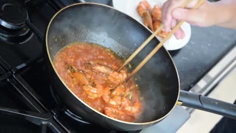 cooking prawn in sauce Food seafood shrimp meal,shorts