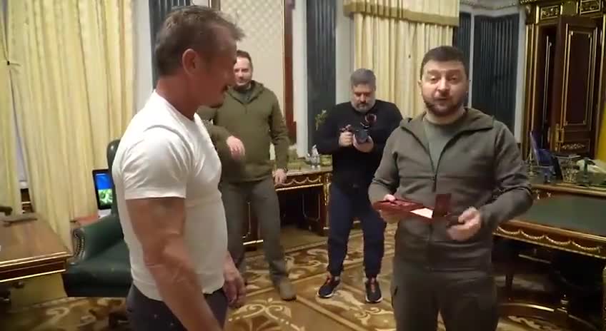 Hollywood actor Sean Penn gives his Oscar to Zelensky