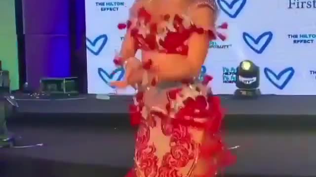 the perfect Arabic dance .... fantastic 😍😍😍😍😍