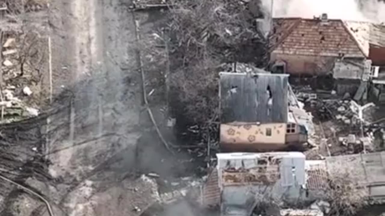 Video from Bakhmut, Ukraine, in which armored vehicles are fighting in the private sector.