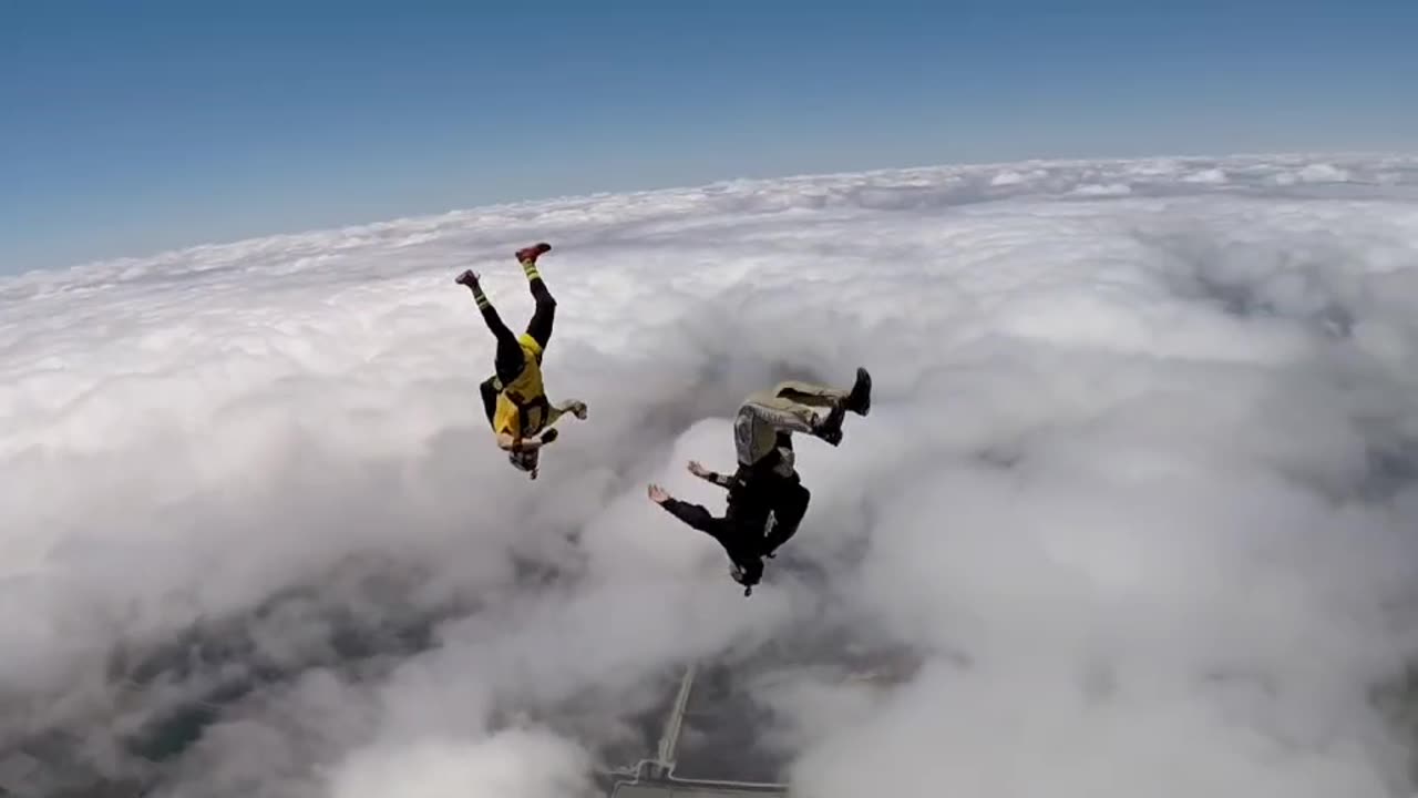 Extreme skydiving