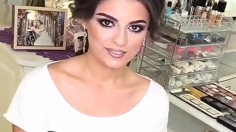 Girls' makeup is very important. Follow me