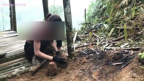 Girl survive in the rain and fog - catching crabs at the waterfall,create shelter