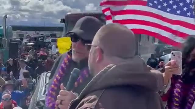 Freedom Convoy USA - California truckers sing "Amazing Grace" as the convoy heads to DC, lots of people