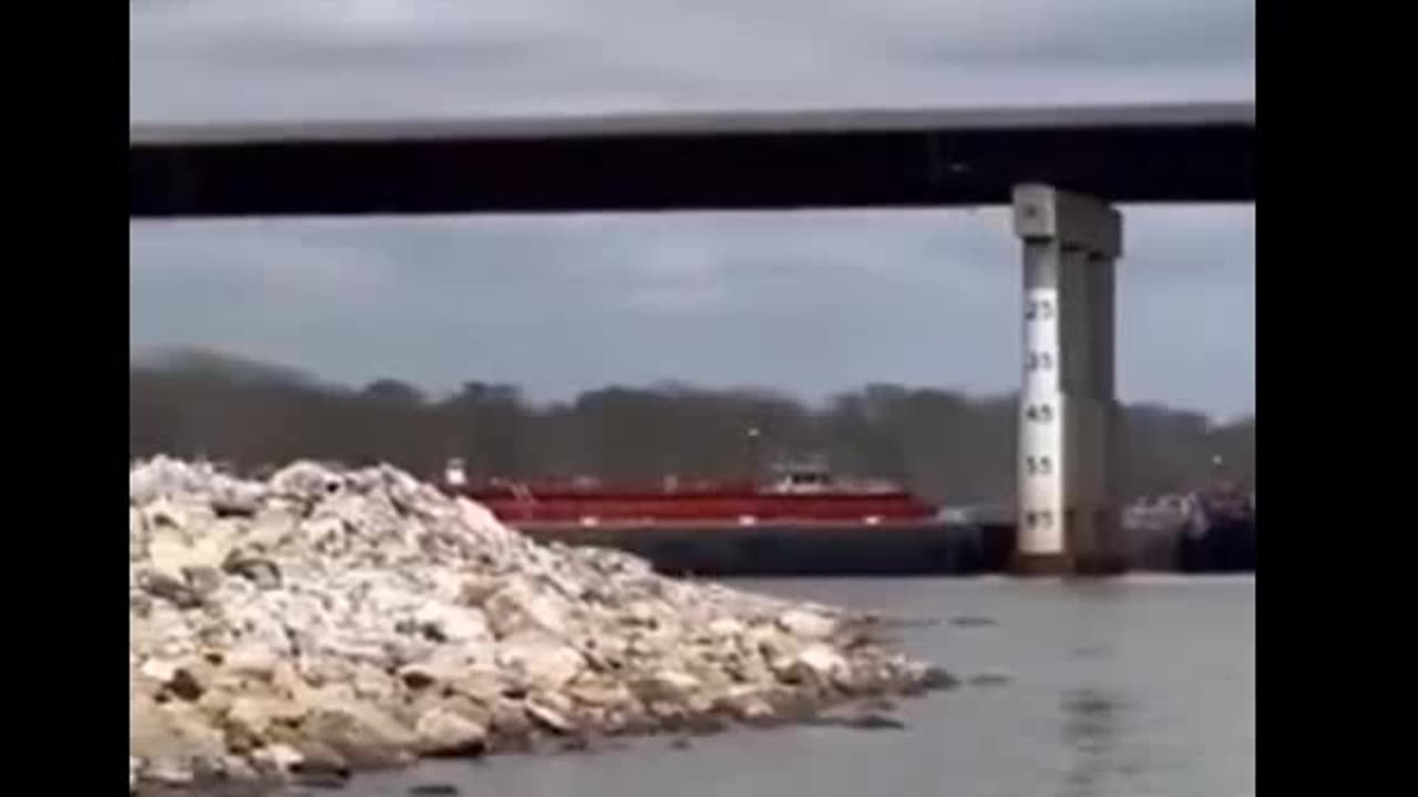 The US-59 bridge in Sallisaw, Oklahoma is shut down after being struck by a barge. Mar. 30, 2024 7:20 pm