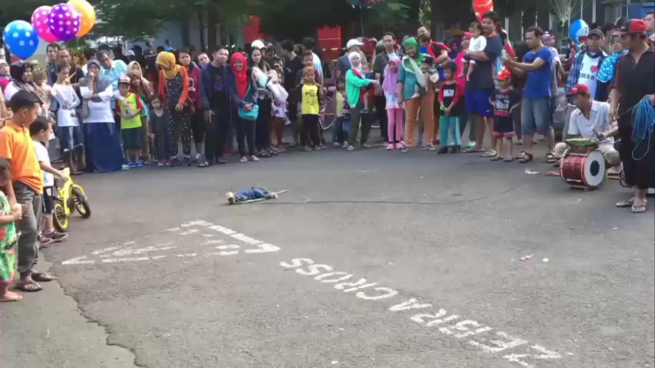 walking street monkey show, Surabaya animal abuse or cultural show $$$$$$