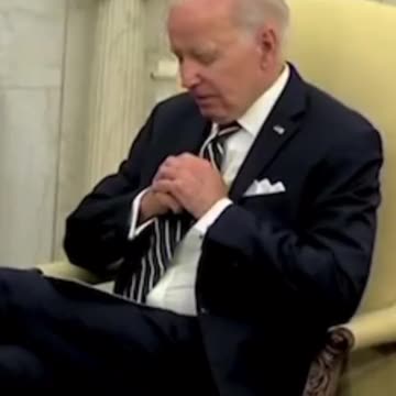 BIDEN FALLS ASLEEP MOMENTS AGO IN THE MIDDLE OF IMPORTANT MEETING AT THE WHITE HOUSE