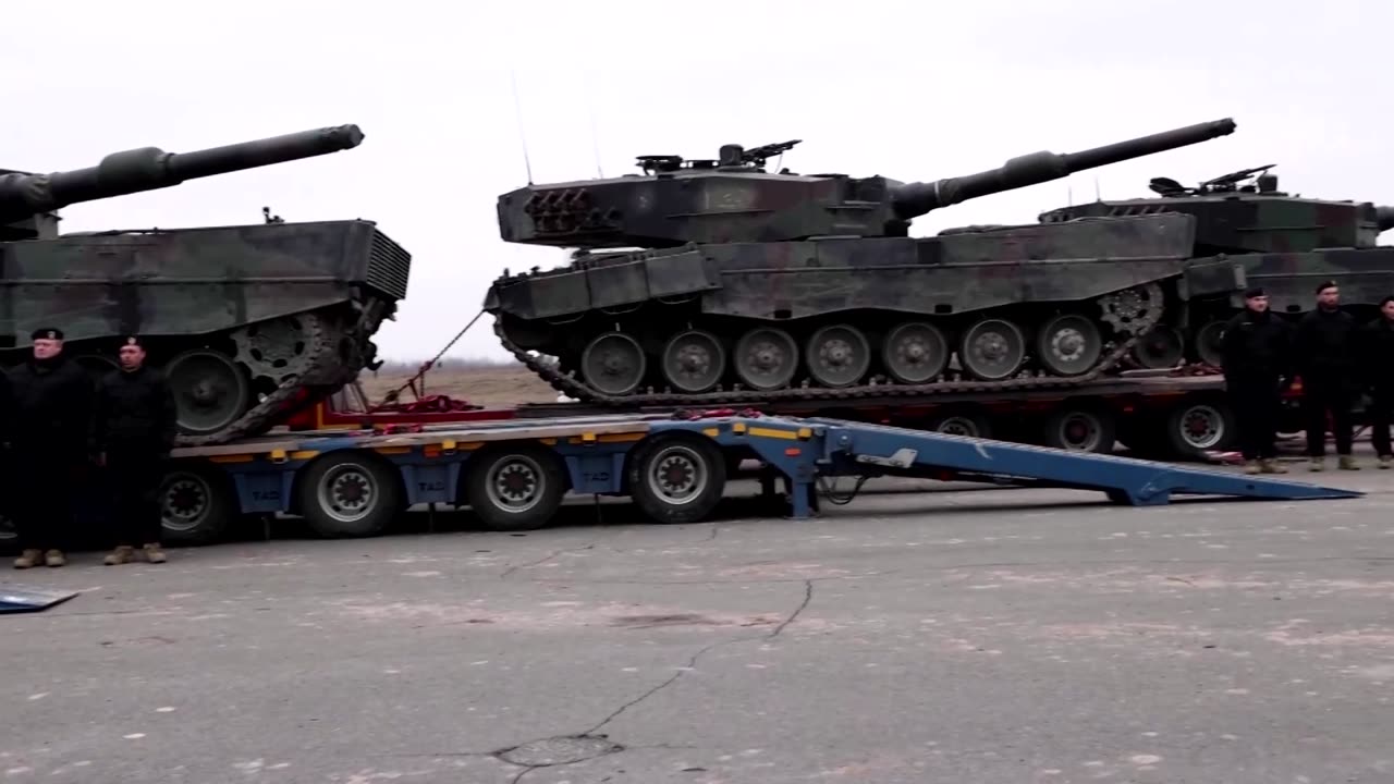 Ukraine receives first shipment of Leopard tanks