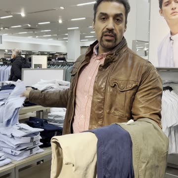 3 chinos should be in your wardrobe/ ٣ بناطيل تشينو يجب أن تكون في خزانة ملابسك