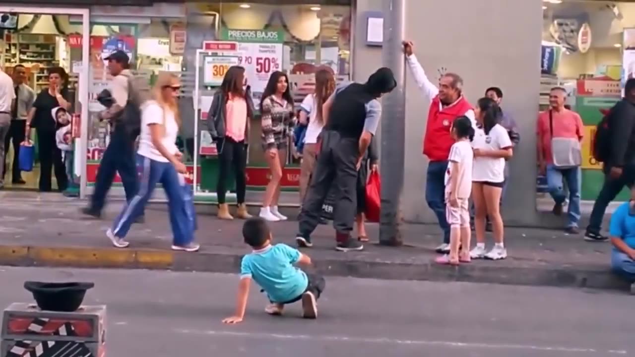 If you laugh, you lose : PT1 Clown In the street Make Fun On People
