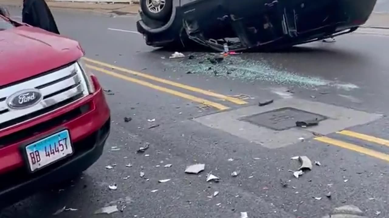 Illinois: Verbal altercation between two women at a gas station leads her flipping her truck!😁