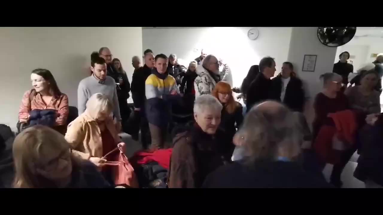 Polizist Dominik H Rückennummer 14301; 14 Körperverletzungen 3