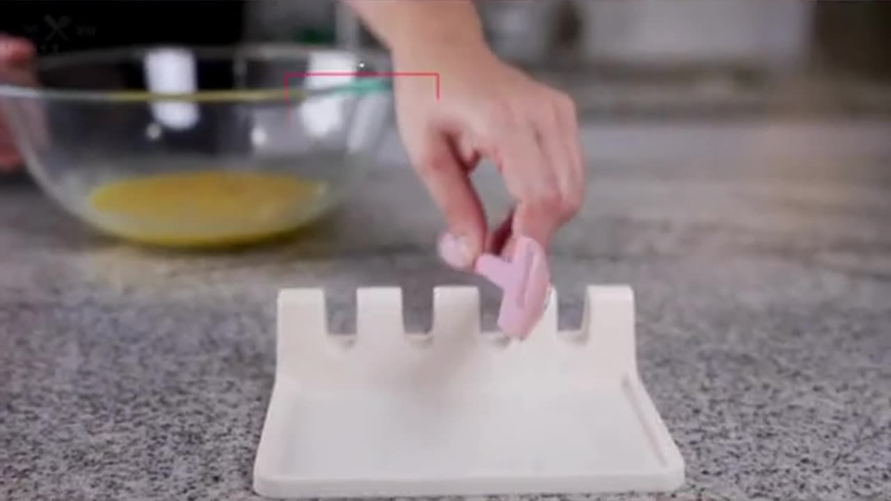 Silicone spoon rest