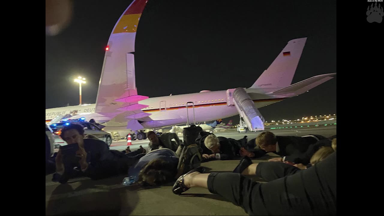 Scholz forced to lie on ground in Ben Gurion airport, Israel