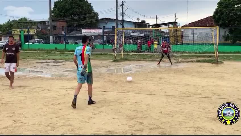 MOMENTO DOS TIROS - PARTIDA DE FUTEBOL
