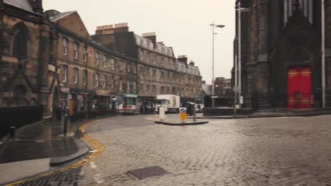 Immersive experience of Edinburgh's overcast atmosphere