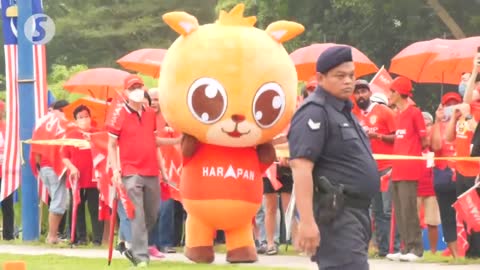 GE15: Carnival atmosphere as candidates march to Bentong nomination centre