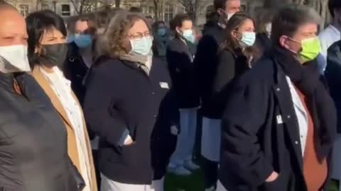 Medici e Infermieri denunciano la fine della sanità pubblica a Parigi 14 Gennaio 2022