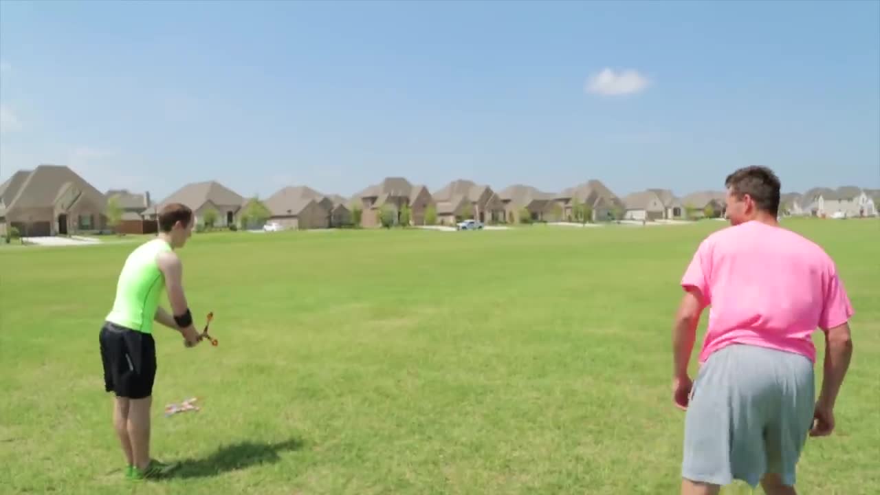 Frisbee Boomerang Trick Shot Battle