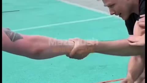 Who was stronger? #mazerush #outdoorgame #sportgame #backyard #beachgame #partygame