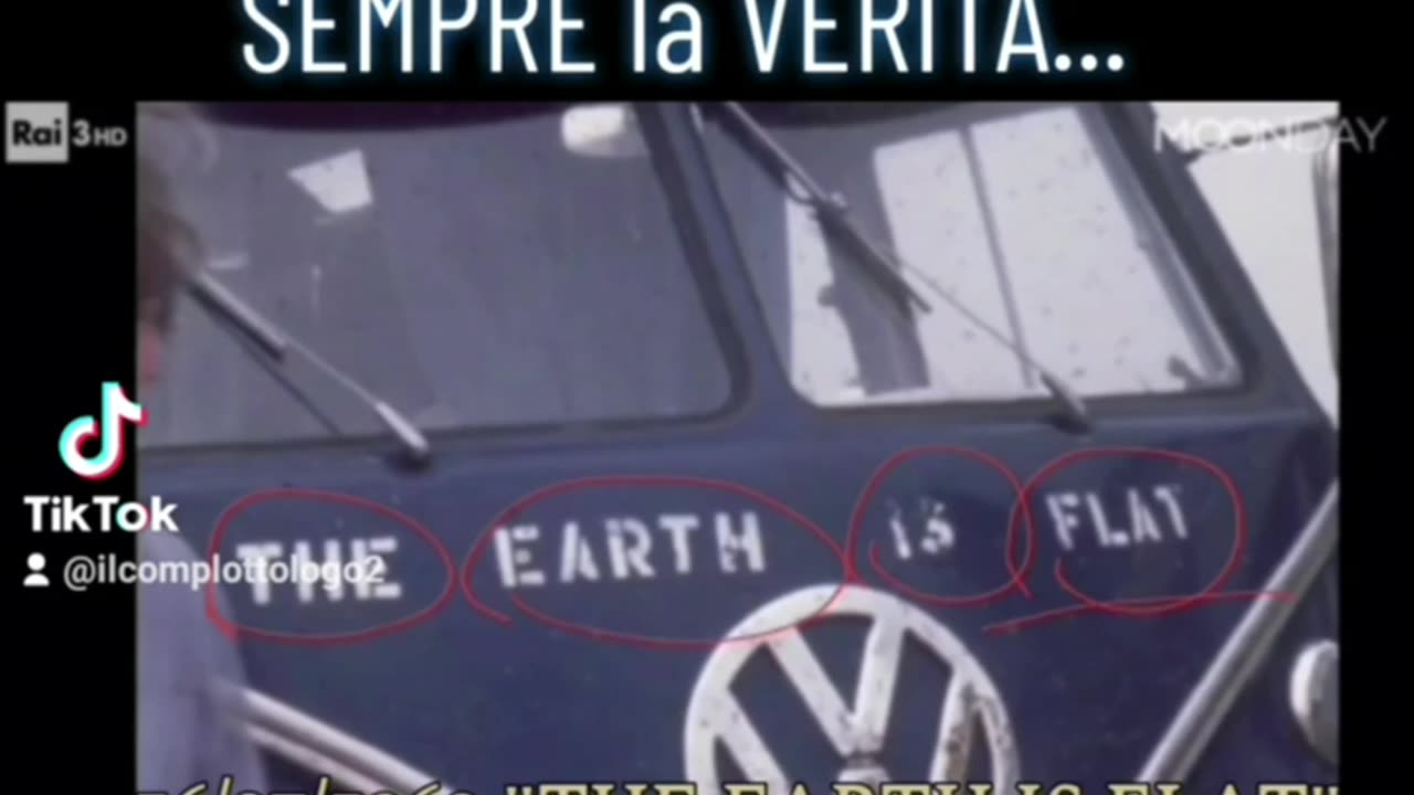 THE EARTH IS FLAT LA TERRA È PIANA Non è curioso che questa frase venga INQUADRATA