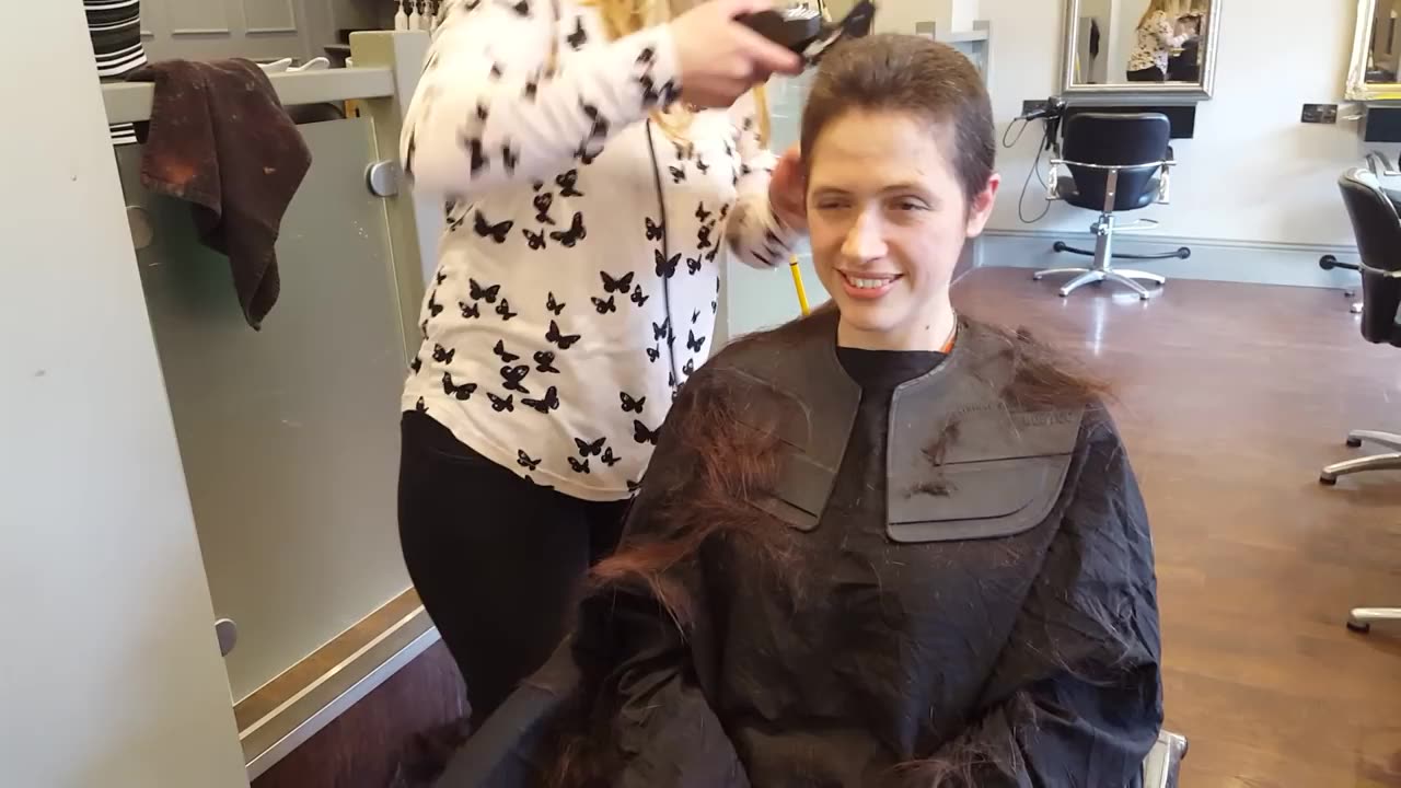 Woman hair shave for others house