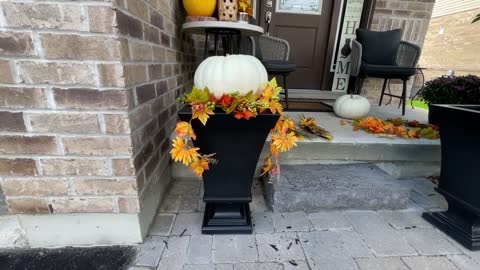 How To Put Together A Simple Fall Planter Decoration