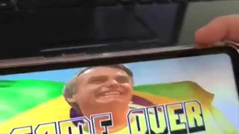 Um vídeo...