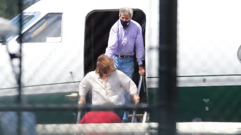 Climate czar John Kerry going to Obama 60th birthday party coming off another private jet