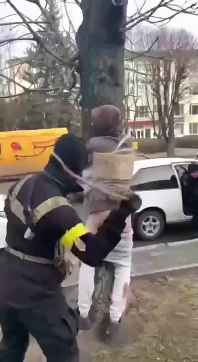 *GRAPHIC* Nazi justice with public torture of civilian in Ukraine!
