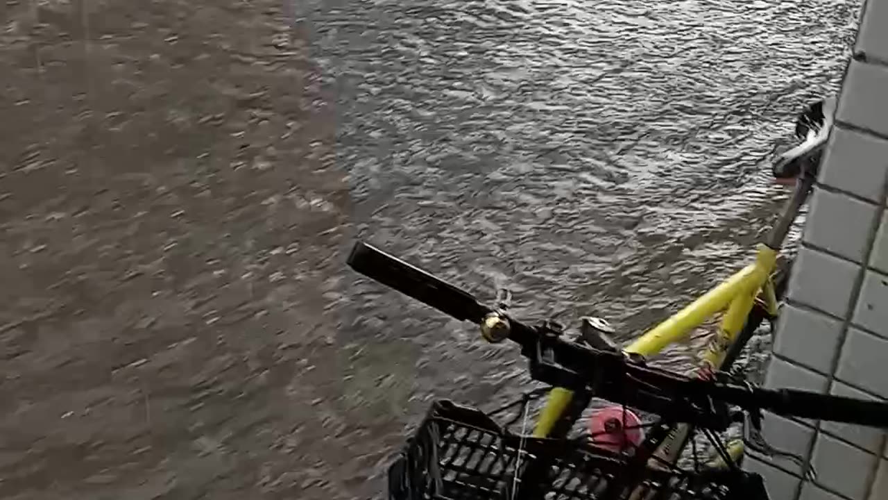 fixed gear courier final do dia acabou com muita chuva