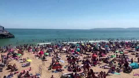 British town raises alarm as huge crowds flock to coast