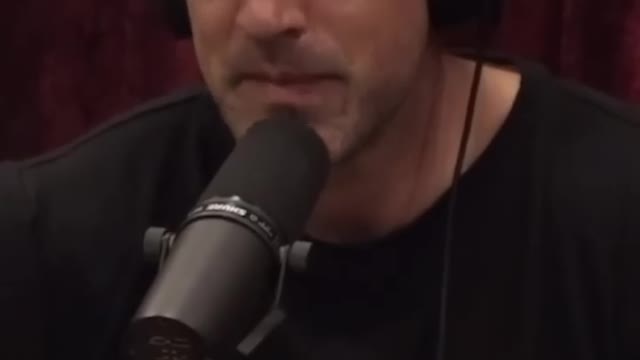 Aaron Rodgers On "Friends" that Turned On Him Due to his Vaccination Status
