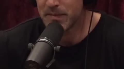 Aaron Rodgers On "Friends" that Turned On Him Due to his Vaccination Status