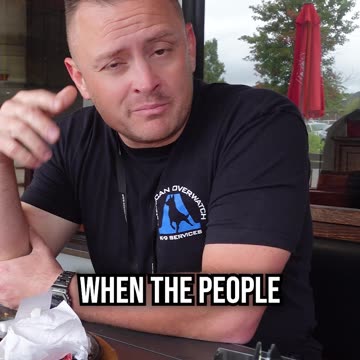 Should You Stop Strangers While They’re Eating to Pet Their Dog?