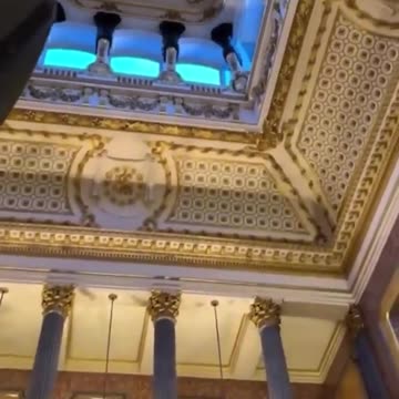 Eid Al Fitr prayer. Where? BUCKINGHAM PALACE , LONDON... London has fallen