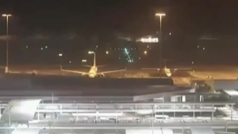 Meteor light up sky across north Queensland in Australia