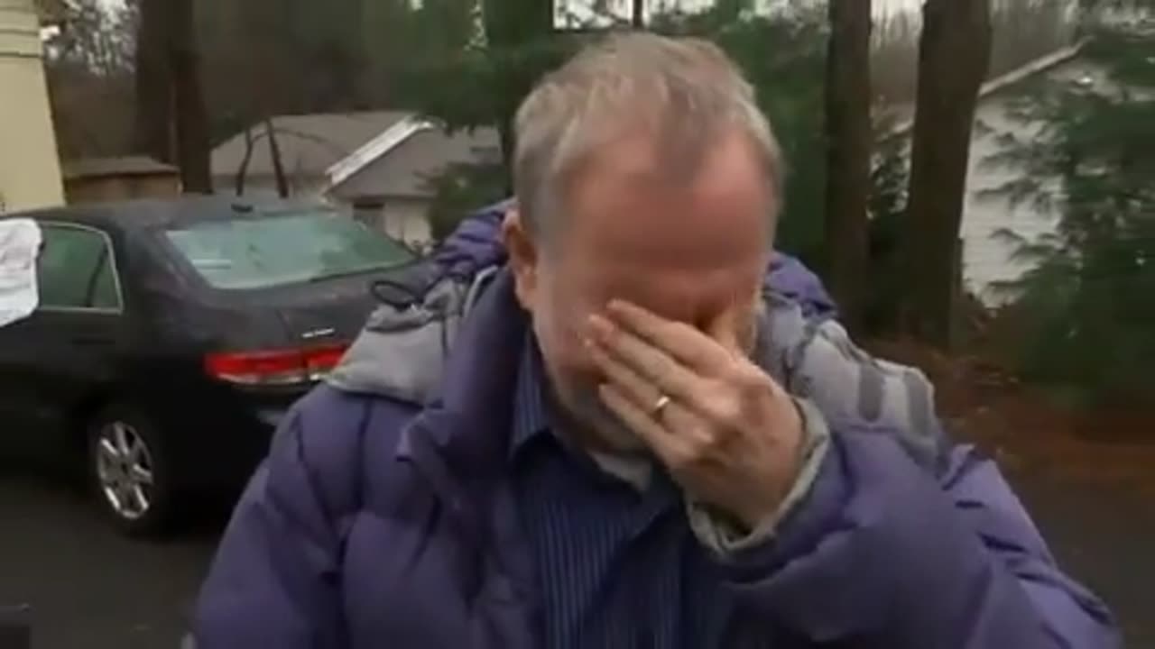 'Sandy Hook Neighbor Sees Casualty List Two Days Before it is Released' - 2013