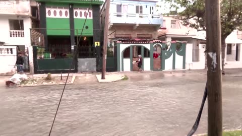 Cuba slammed by waves and wind