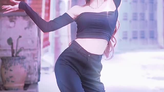 Muốn quay nhưng lười make up nên phải đeo khẩu trang )))