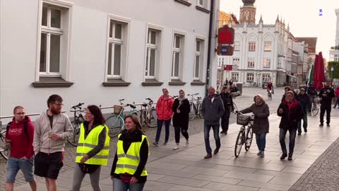 Greifswald: Drei ein halb Min. vom Demonstrationszug 09-05-2022