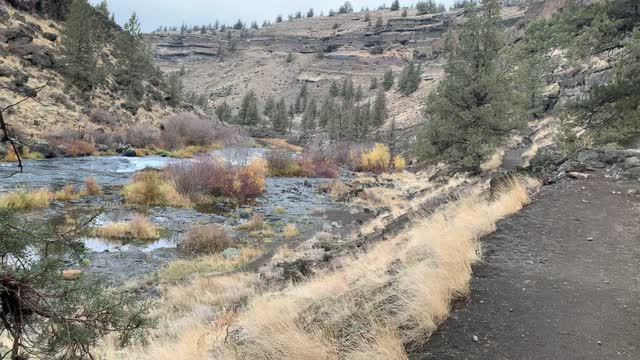 Central Oregon – Steelhead Falls – Hiking Beside the River – 4K