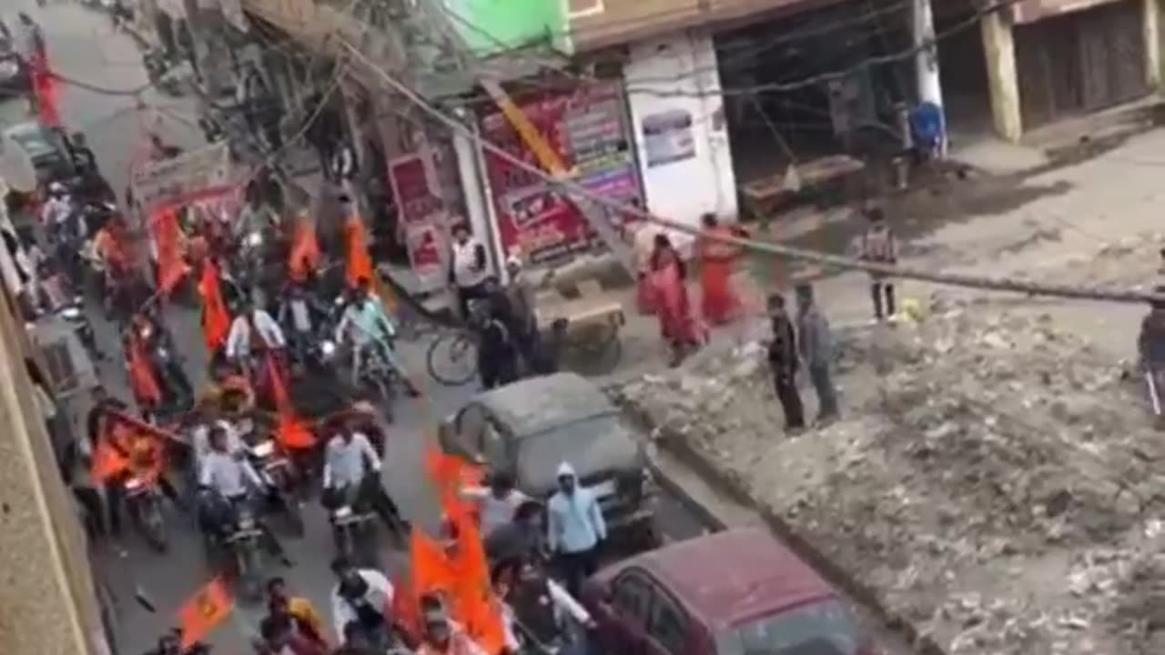 Delhi ke kalindi kunj ke khadda kaloni ke pas muslimo ne hamla kiya