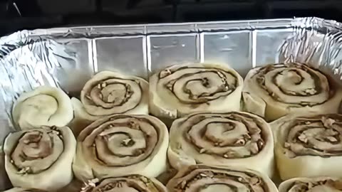 HOT CINNAMON BUNS