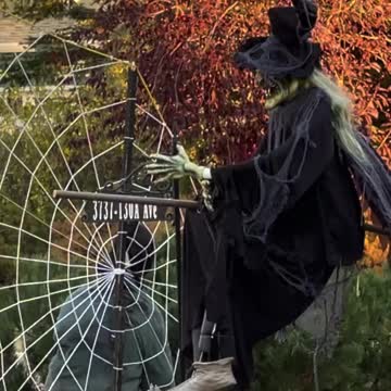 Scary Halloween decorations front doors house