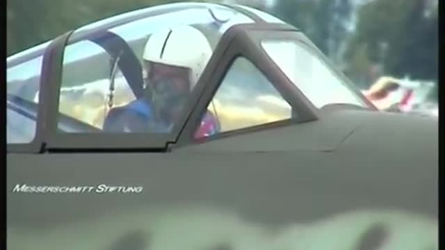 Messerschmitt Me 262 "Schwalbe" - First Flight Over Berlin after 61 Years, Historical Footage!